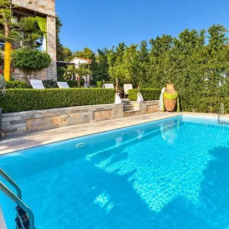 Villa Eleni - Eretria's Gem With Private Pool *